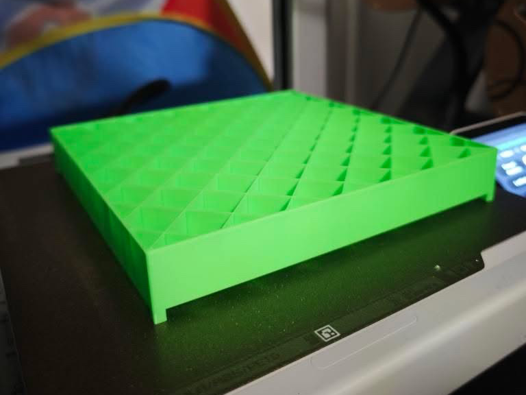 Plant riser grid for growtent