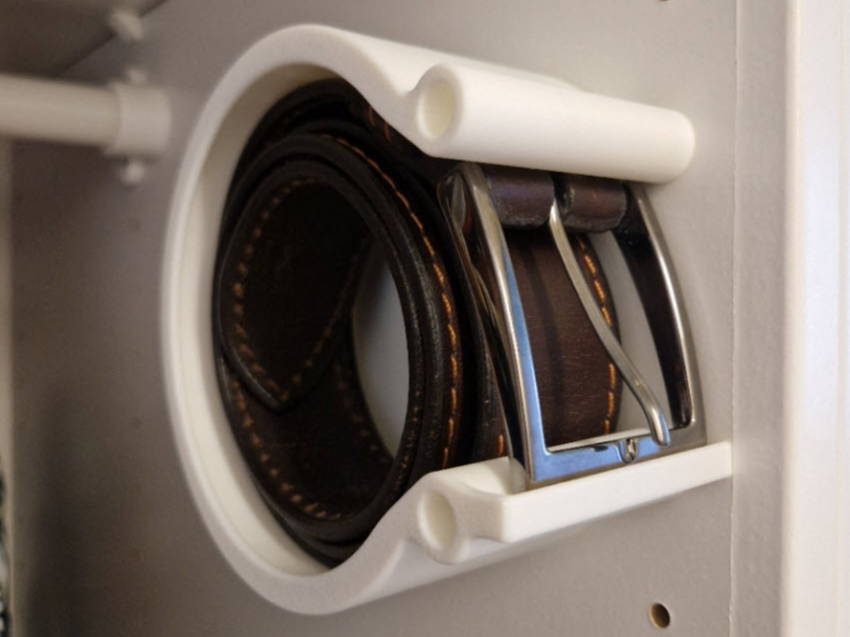 Gurthalter für in den Schrank
