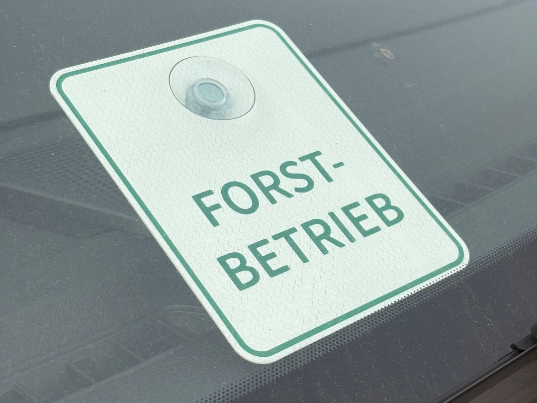 Forstbetrieb Schild mit Saugnapfhalterung für PKW