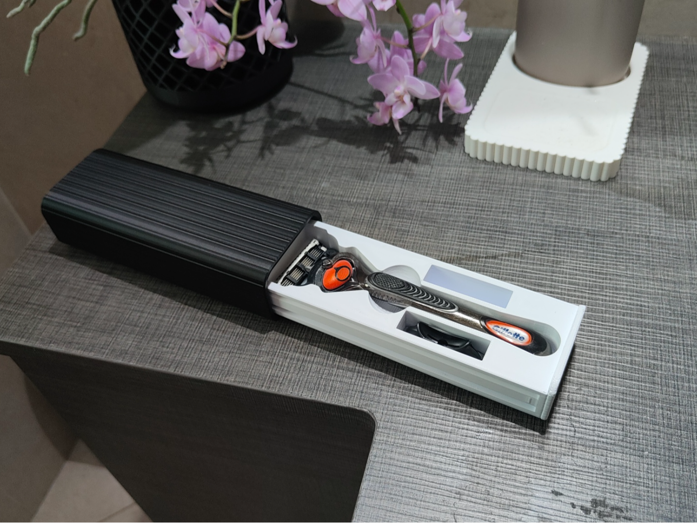 Minimalist Travel Box for Gillette Fusion 5 Blades