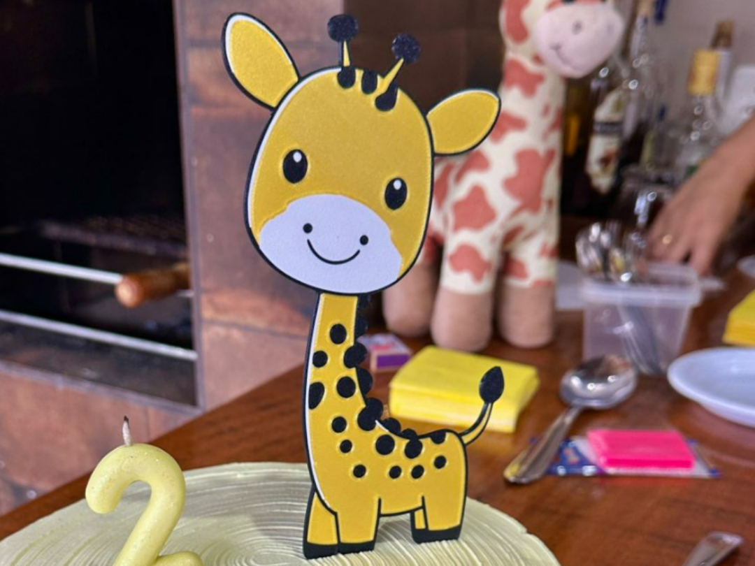 Girafa Topo de Bolo
