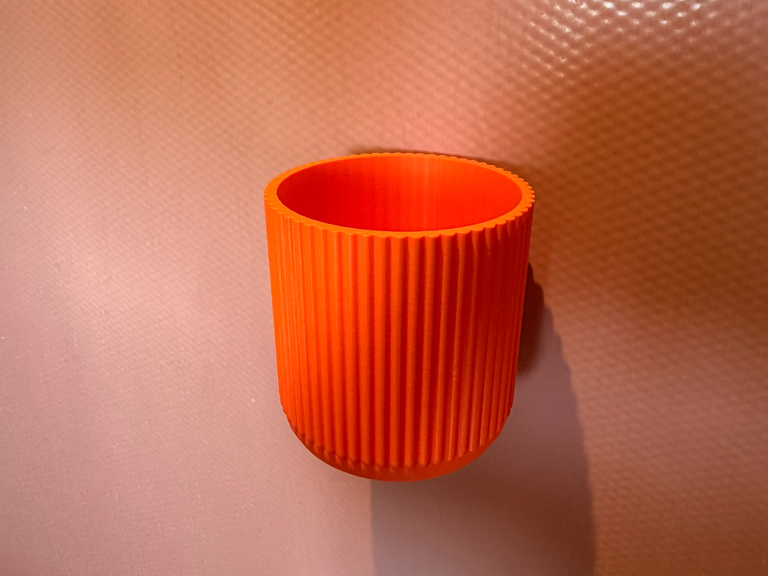 Magnetic herb pot