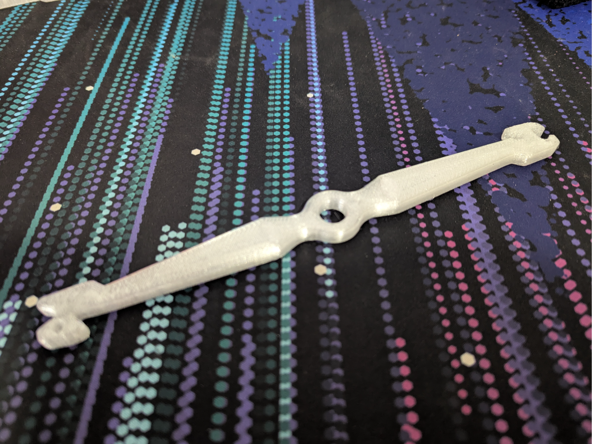 Wire manipulation tool