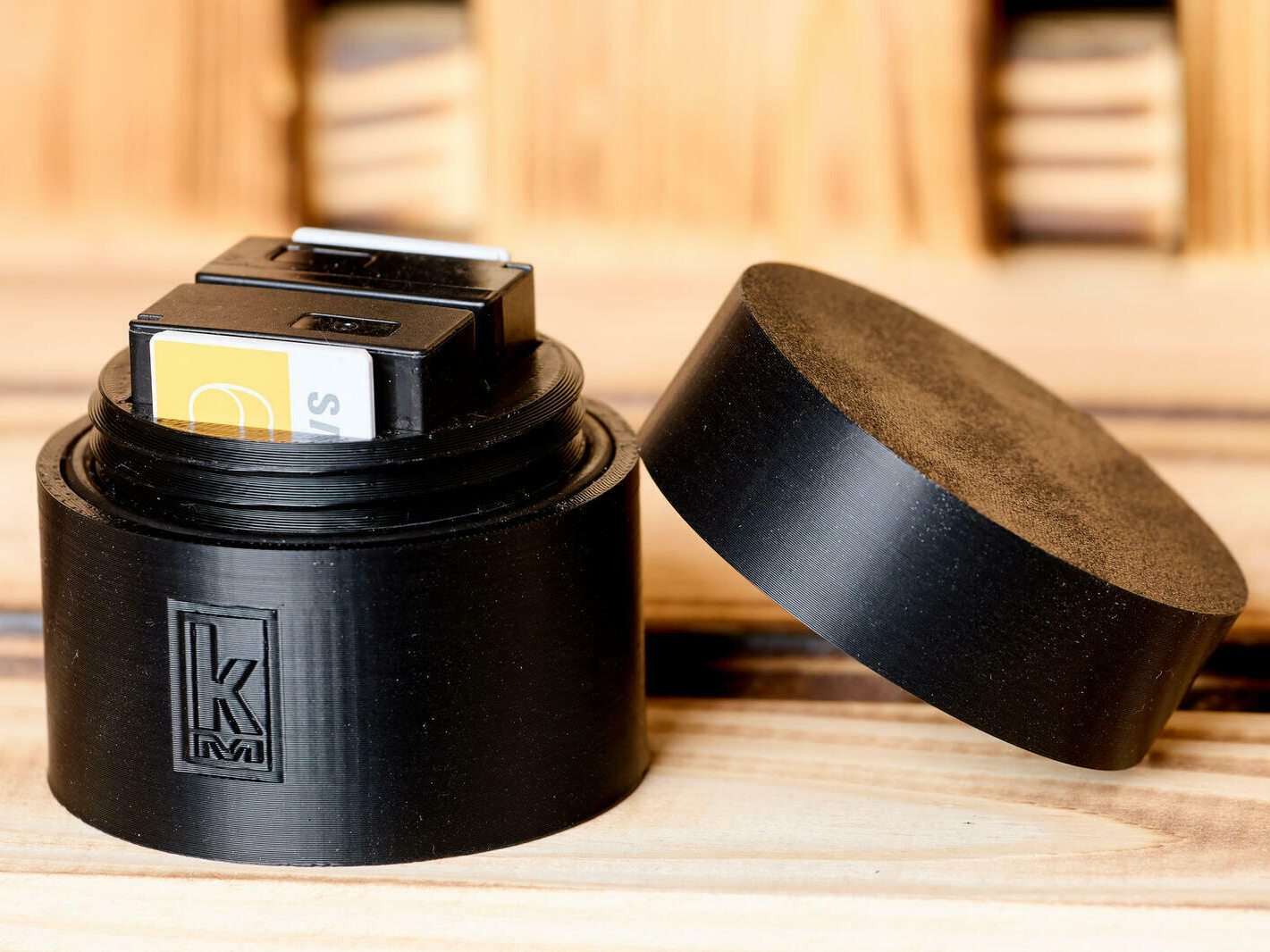 Canon LP-E17 Akku + 2 SD Karten Box mit Dichtung