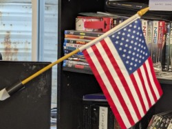Small Flag Holer