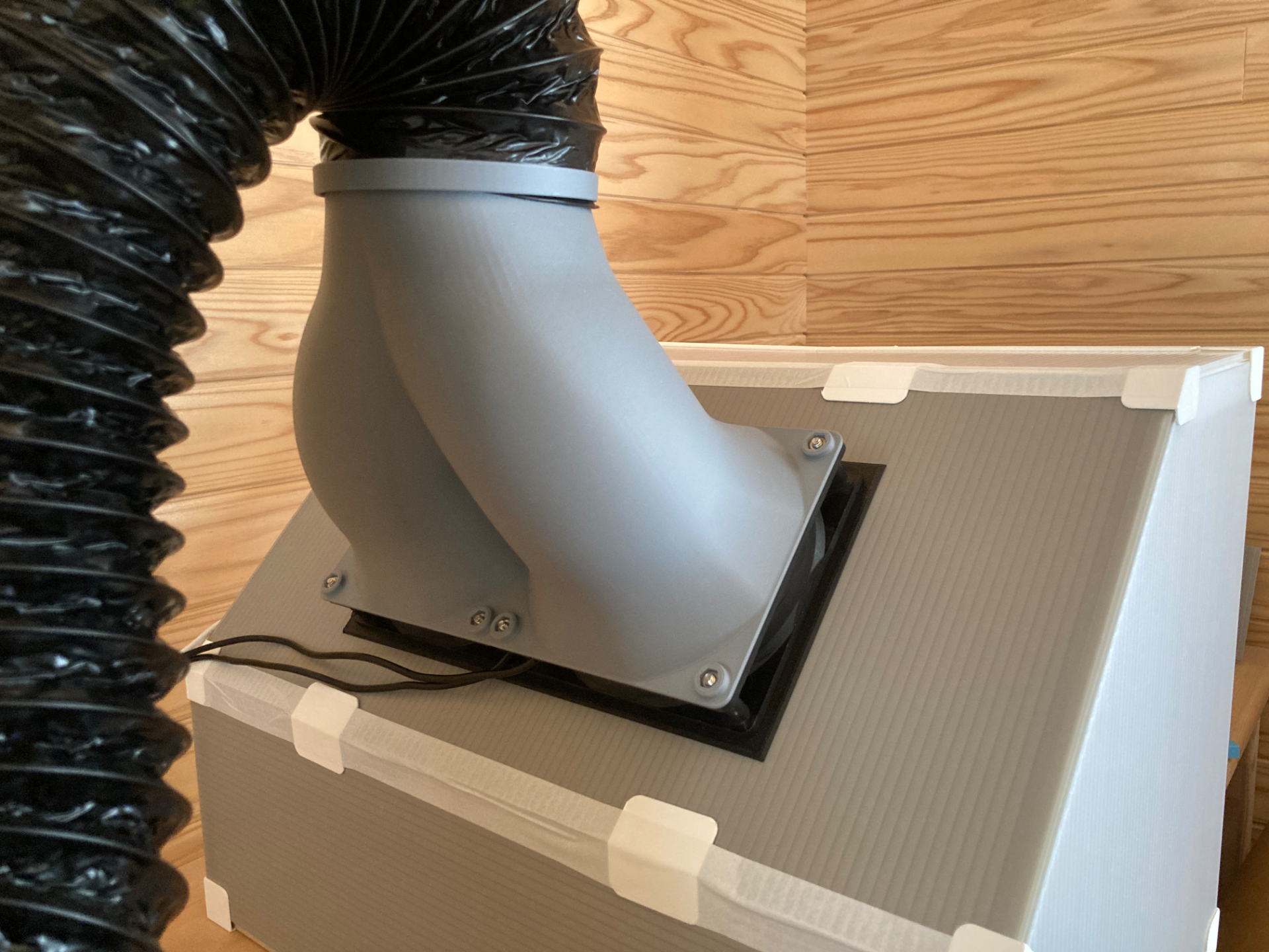120mmツインファン排気アダプター 45° 100mmダクト　4mmボード取り付け