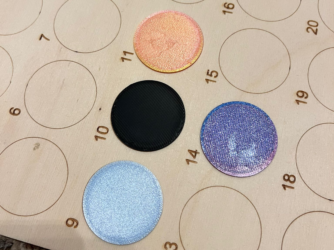 Simple round color sample