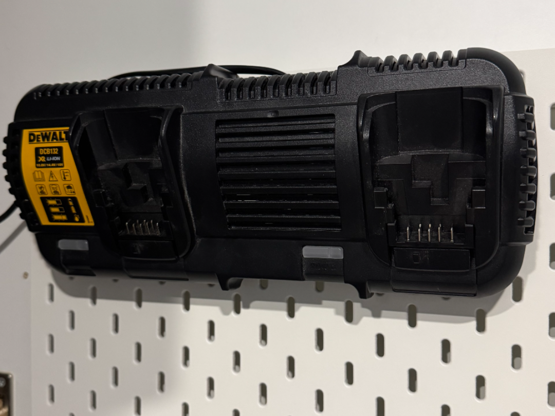 DeWalt DCB132 Mount for IKEA SKÅDIS