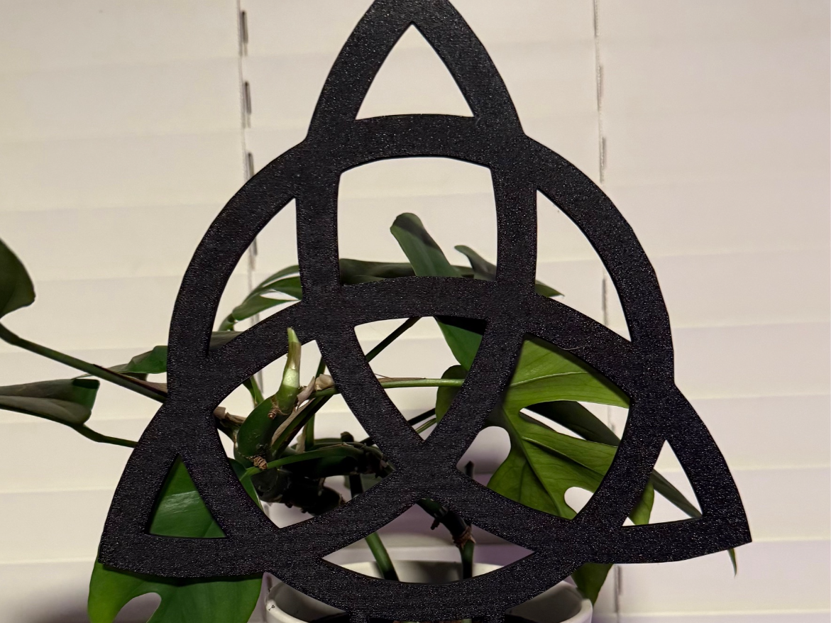 Triquetra trellis