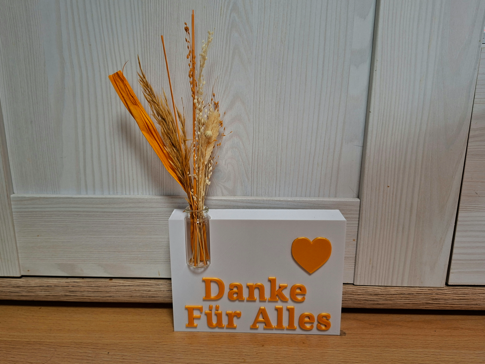 Dankesgeschenk. Platz für Glasröhre zum Befüllen