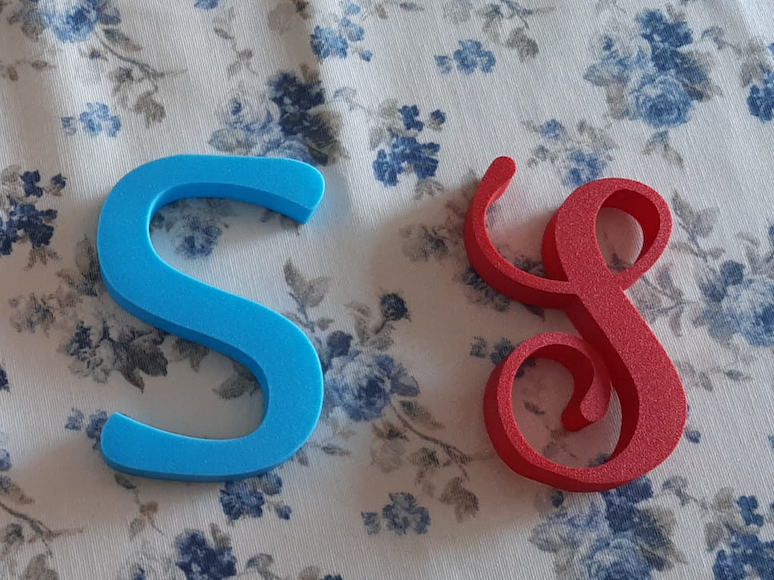 S Letter Letter print and cursive Decor