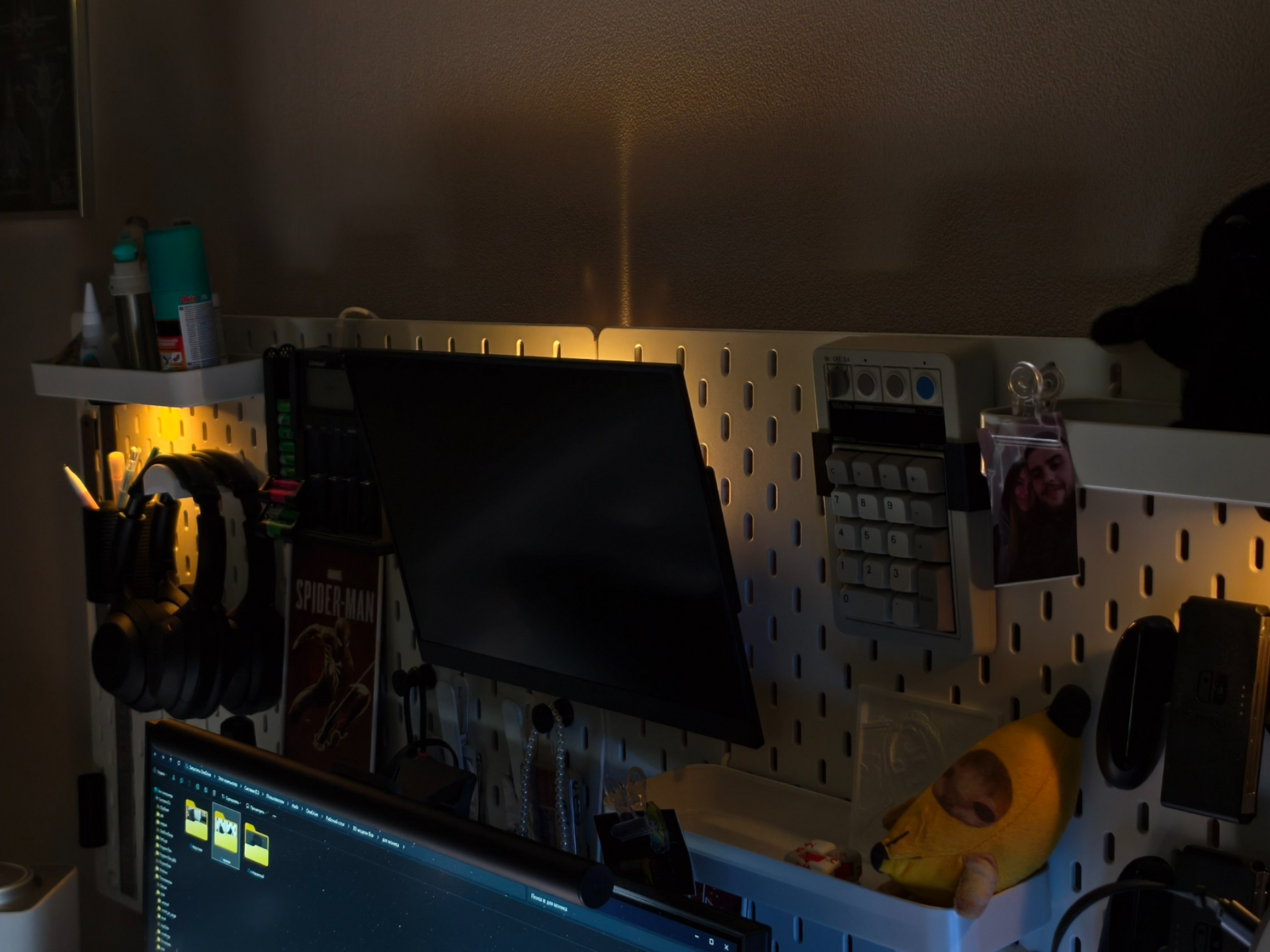 Mounting a Vesa monitor to an IKEA Skodis board