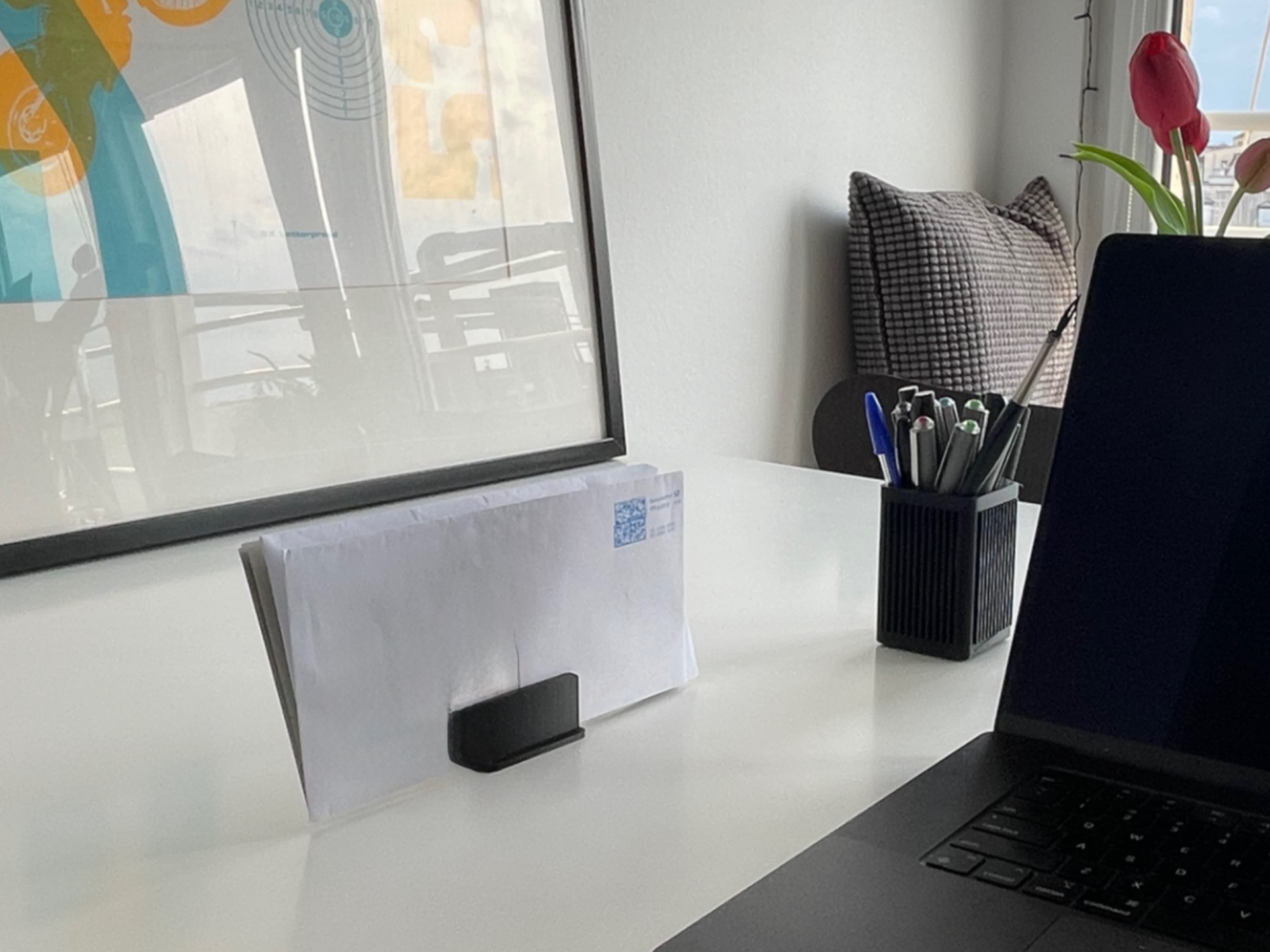 Minimal Letter Holder – Keep your desk tidy