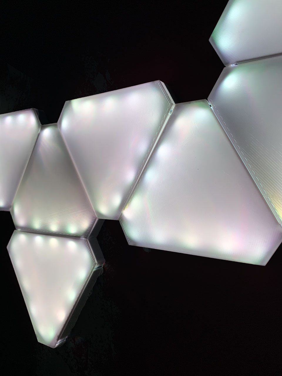 Basic Leaf LED Wall Light