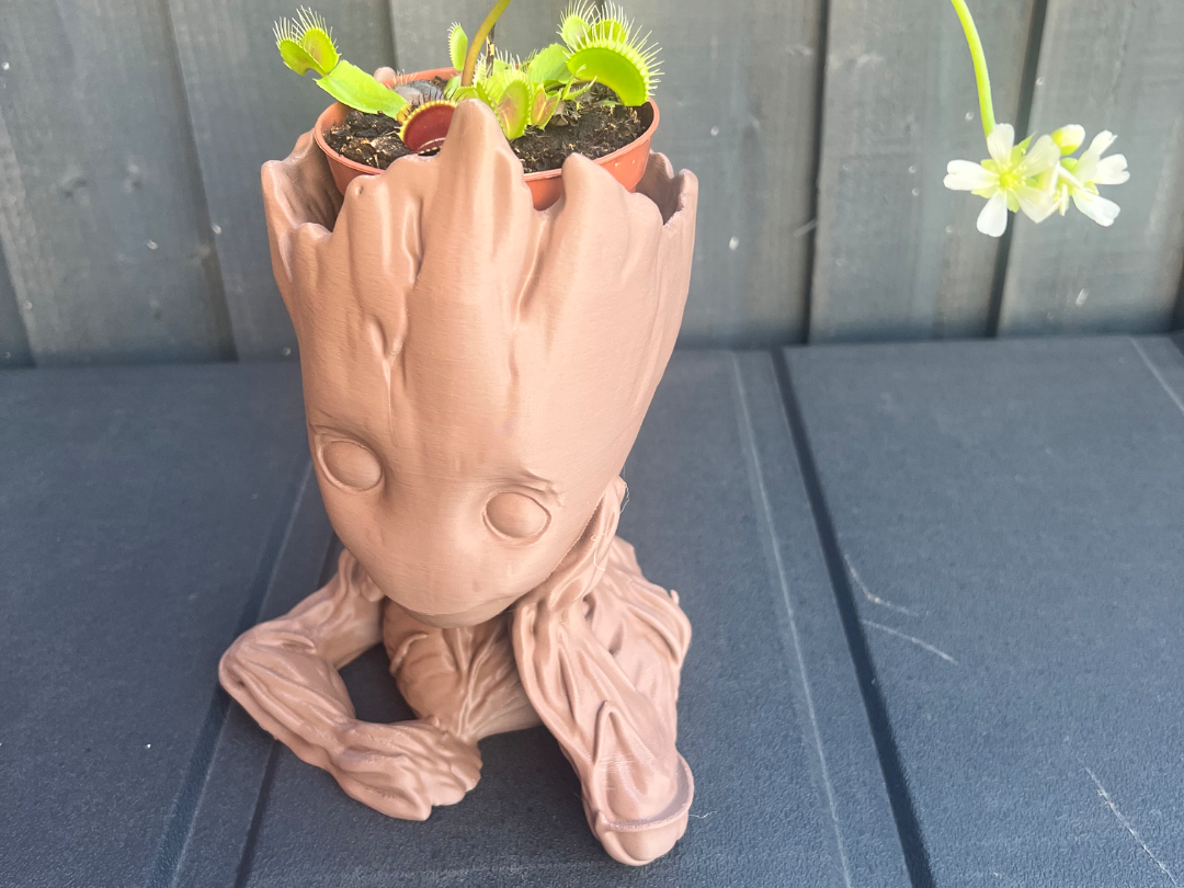Groot planter pot holder