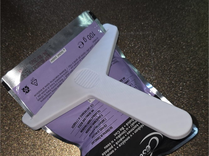 Pet Food Pouch Squeezer