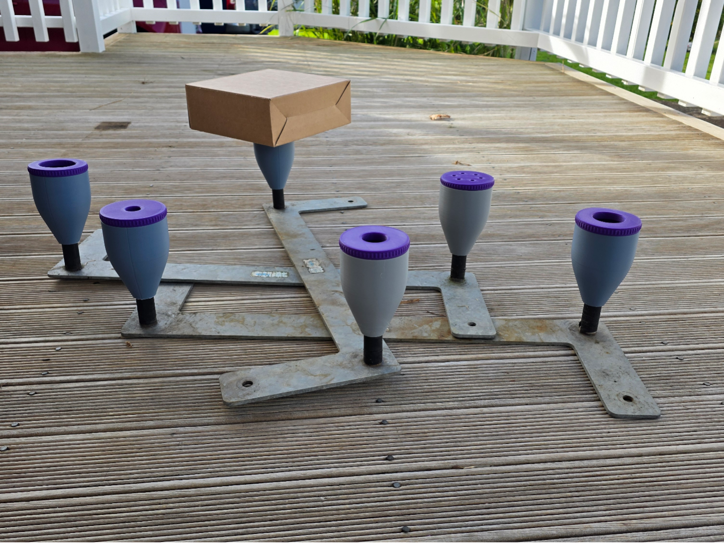 Modular Scent Trainer for Weave Pole Bases