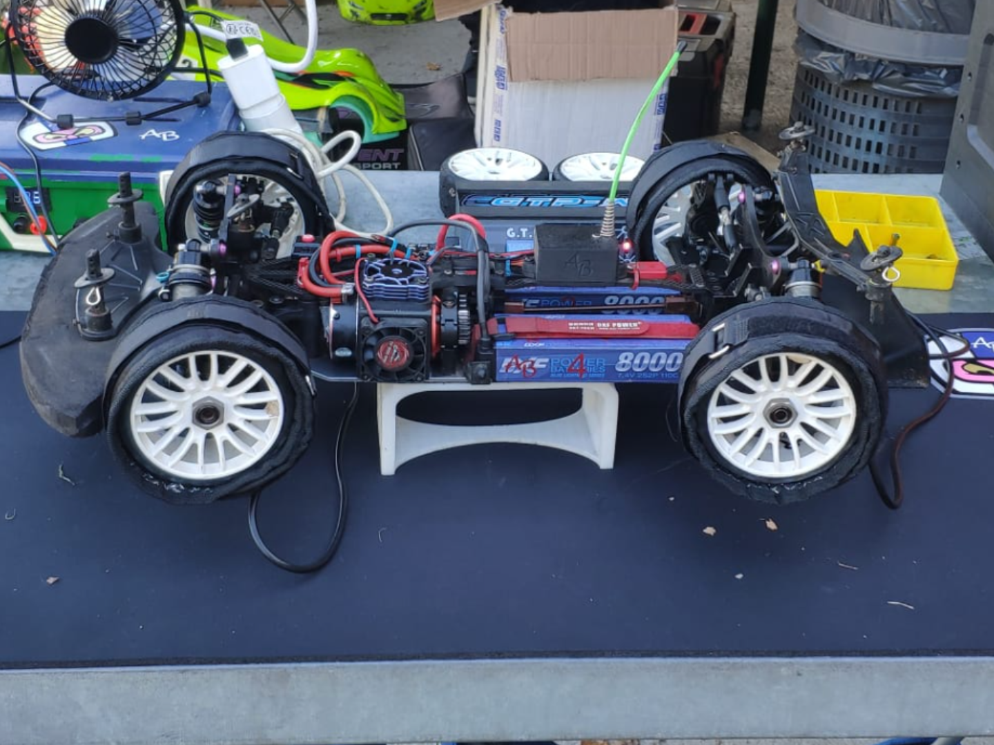 RC Car Stand for 1/8 & 1/10 Scale