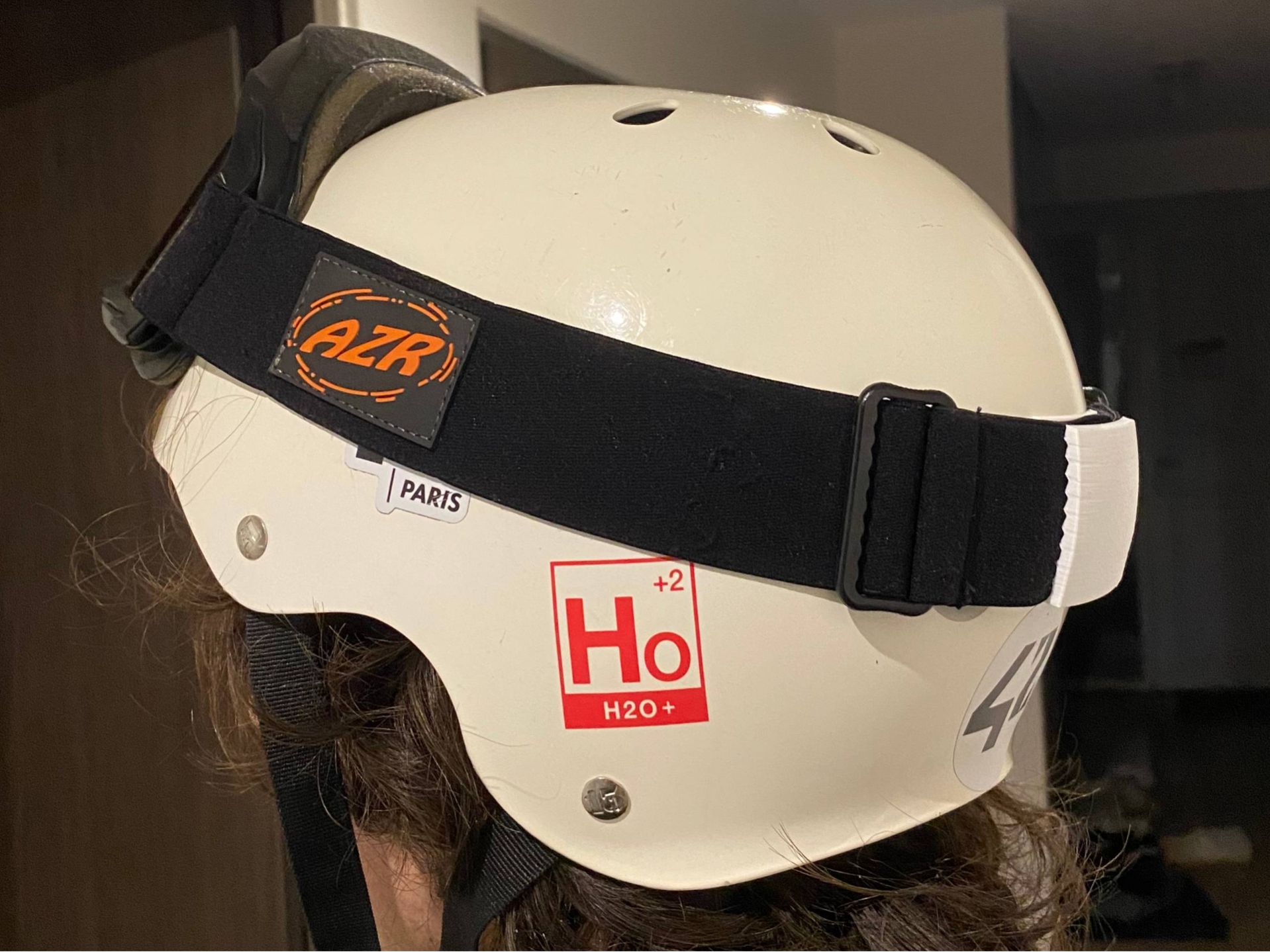 Helmet clip for ski goggles