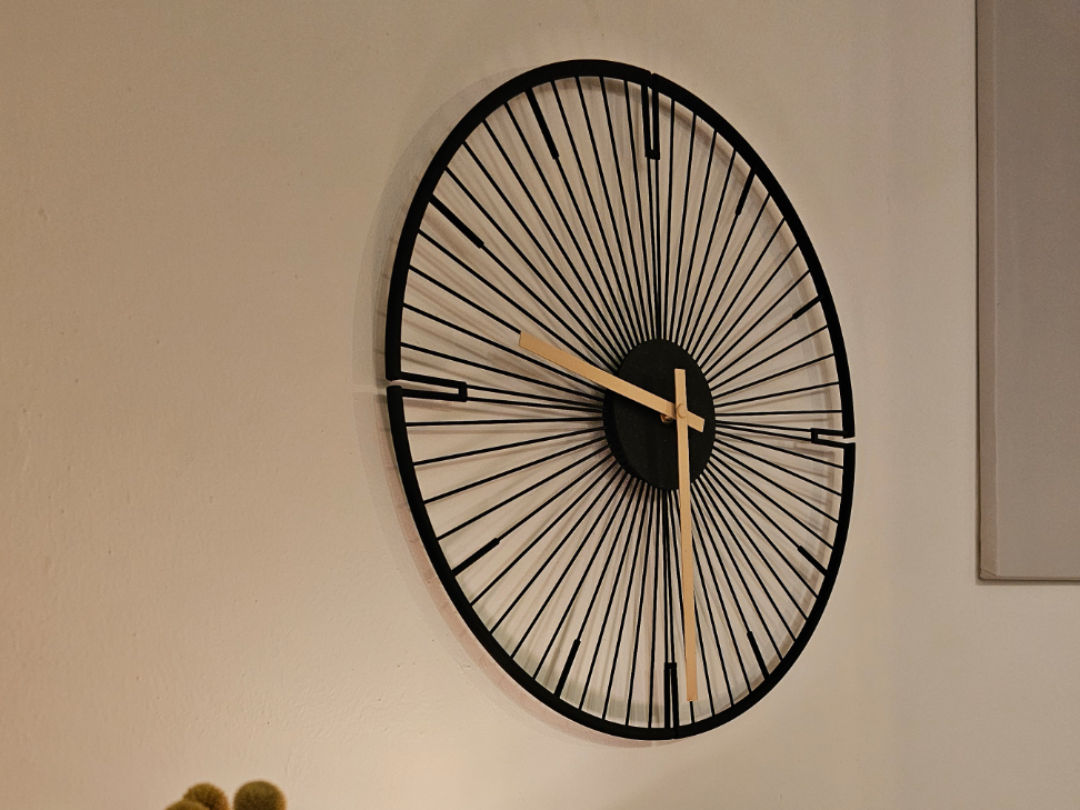 Designer Wanduhr im Speichendesign - Groß