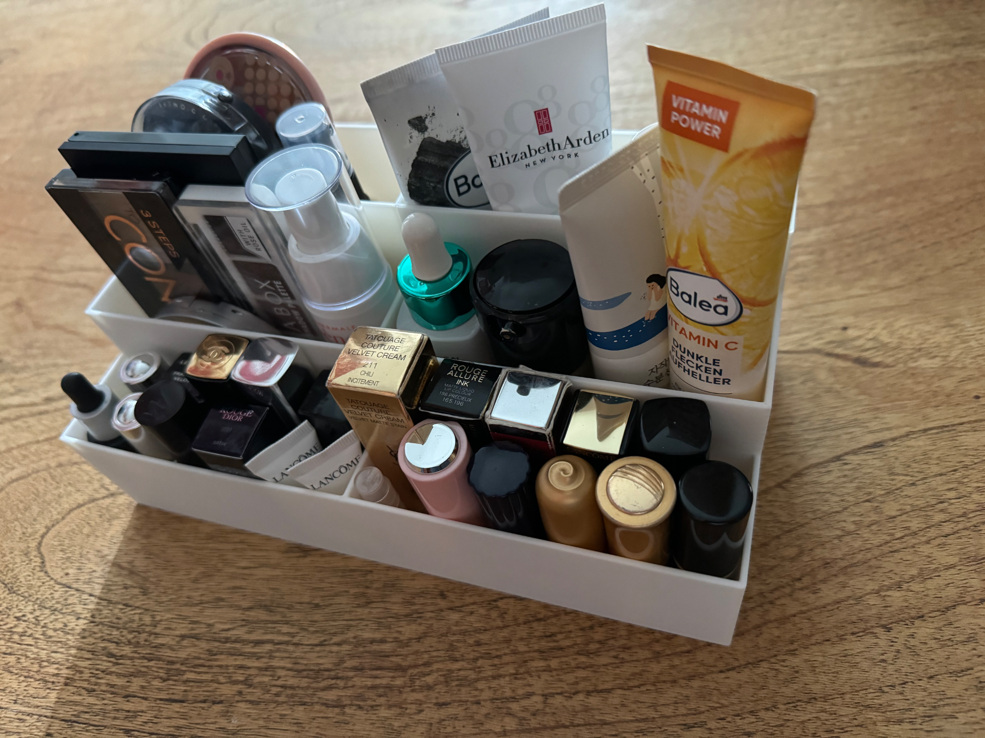 Cosmetics organizer / generic organizer