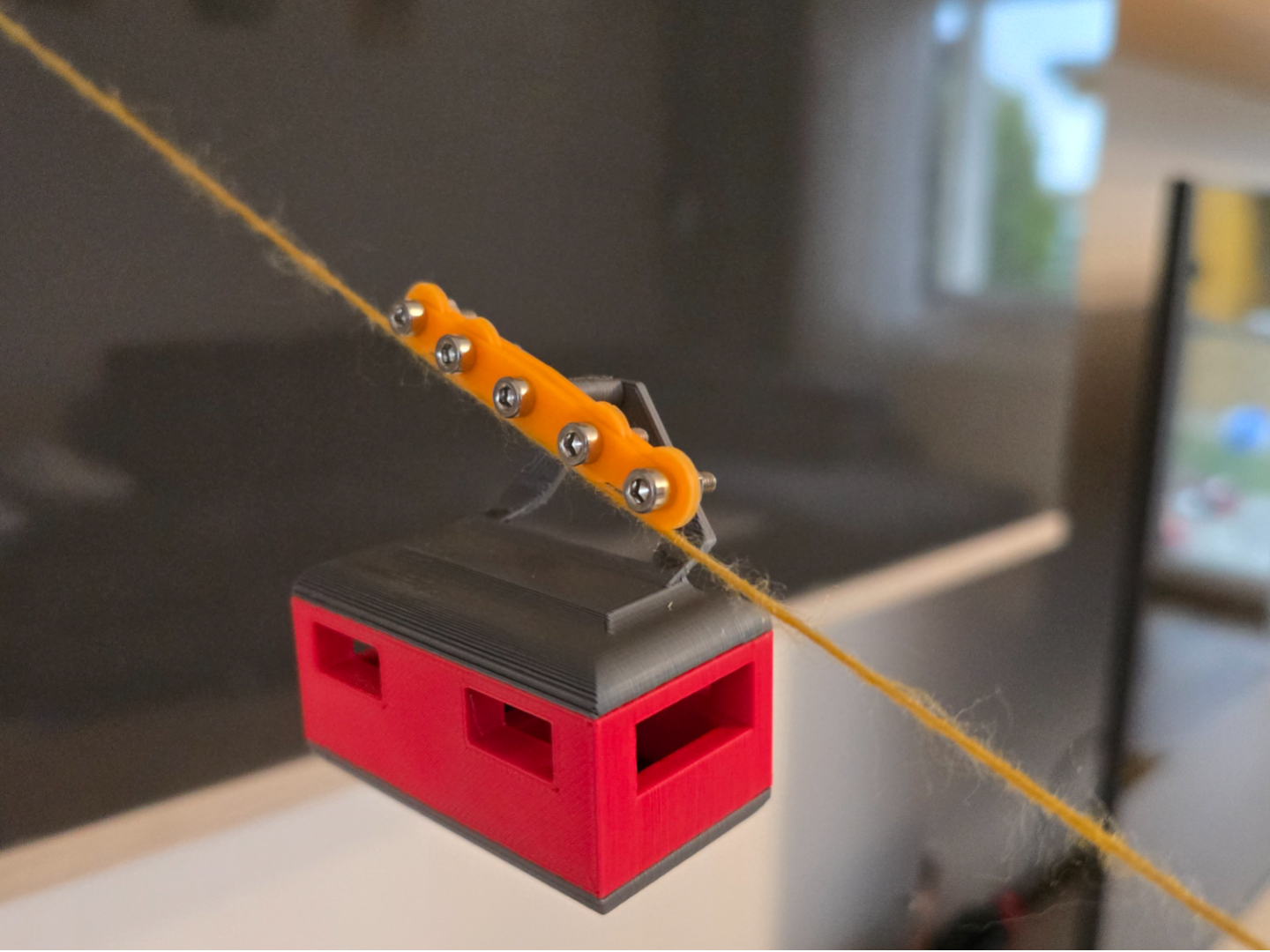 Cable car with 4 rollers