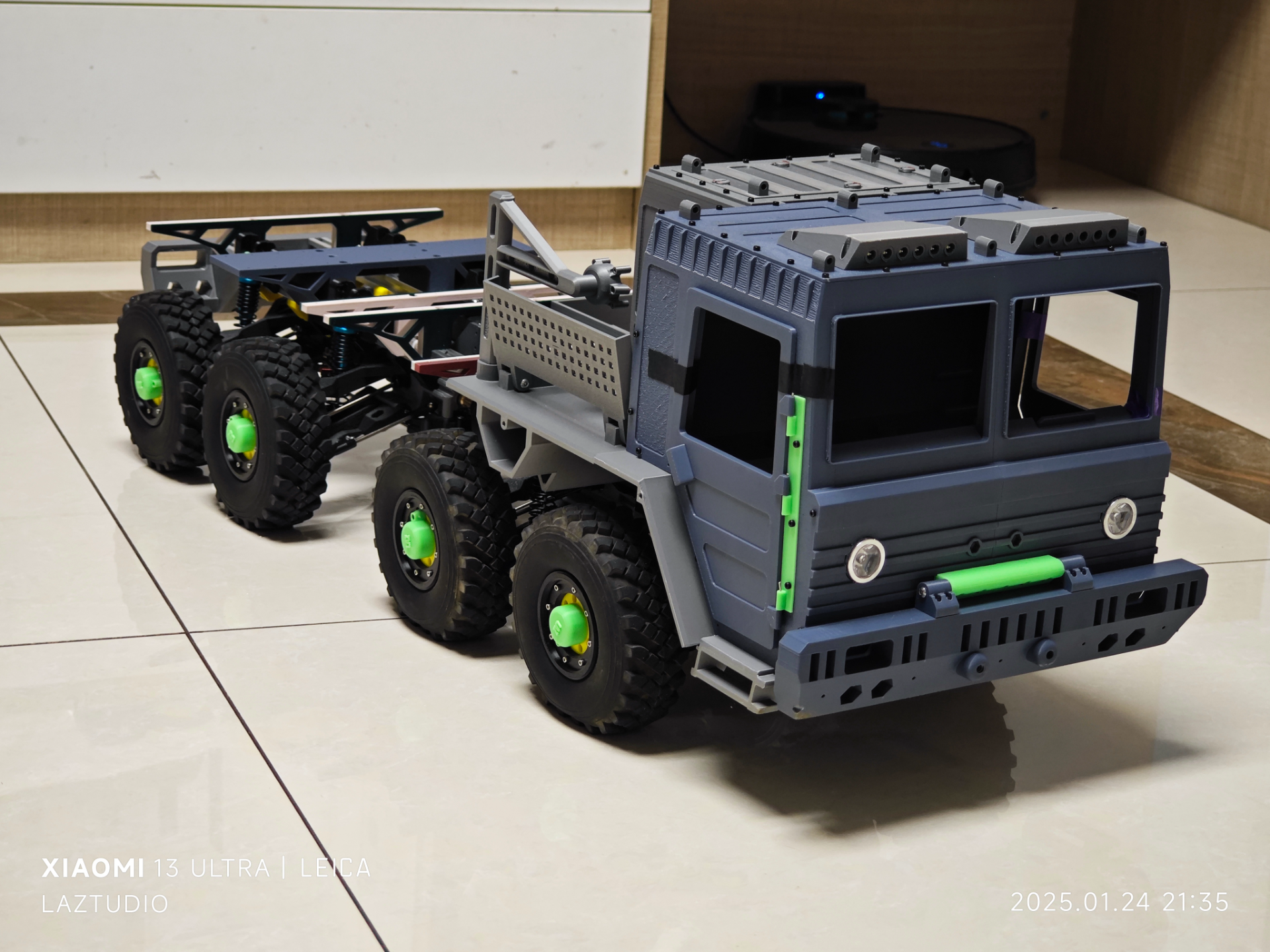 10比例8x8独立悬挂RC遥控军卡攀爬漂移拉货不能越野车