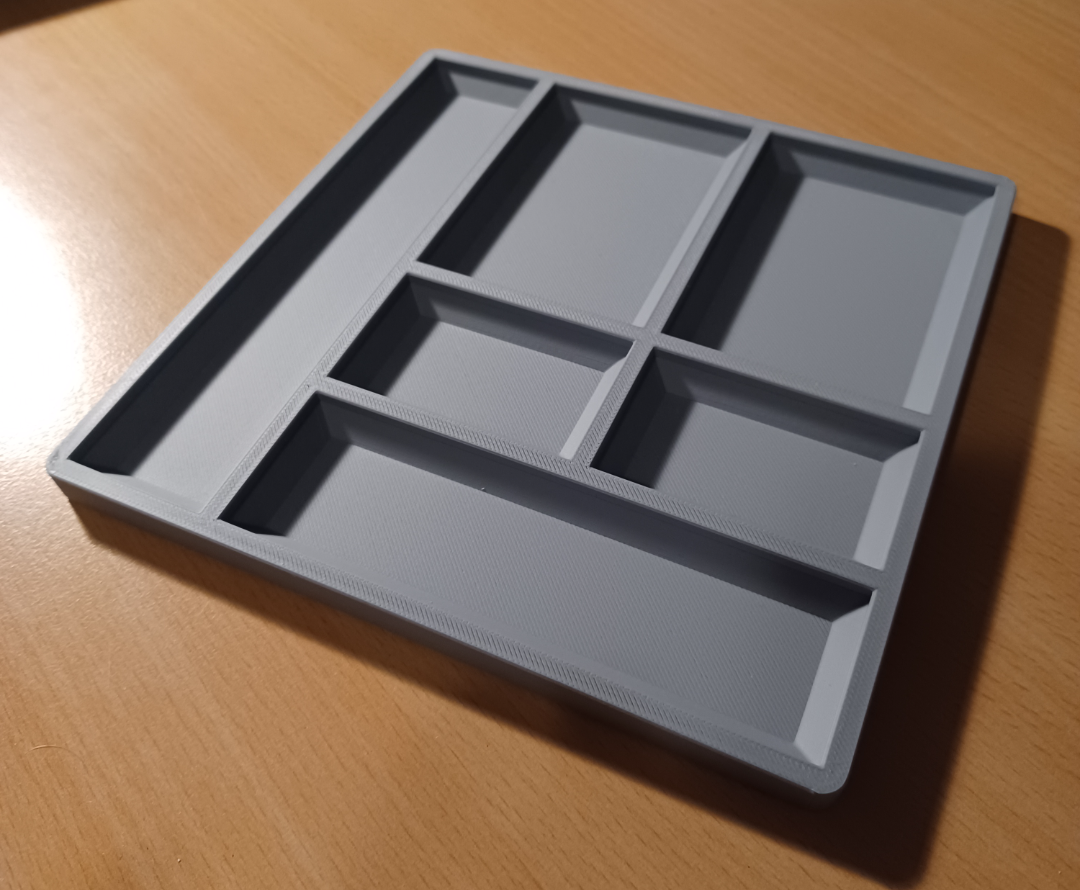Parts tray chamfered dividers 175x175mm
