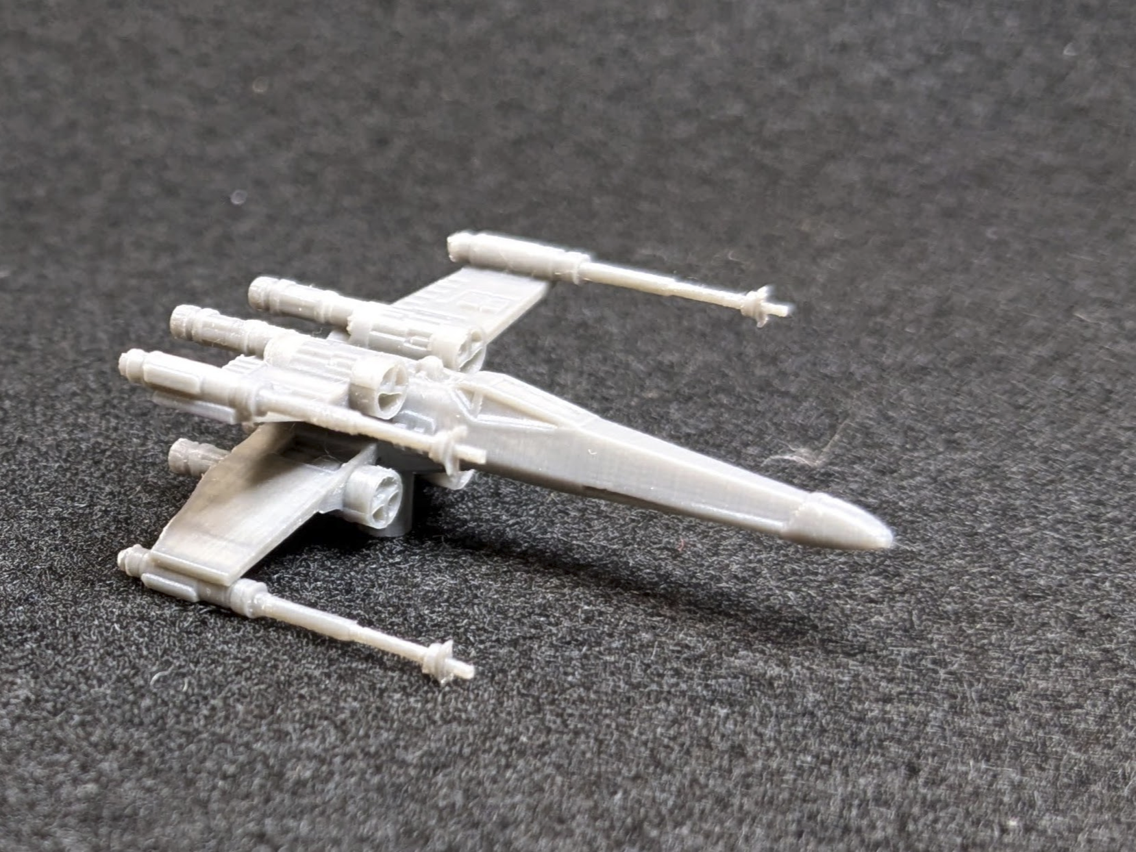 X-Wing - vertical with tree supports