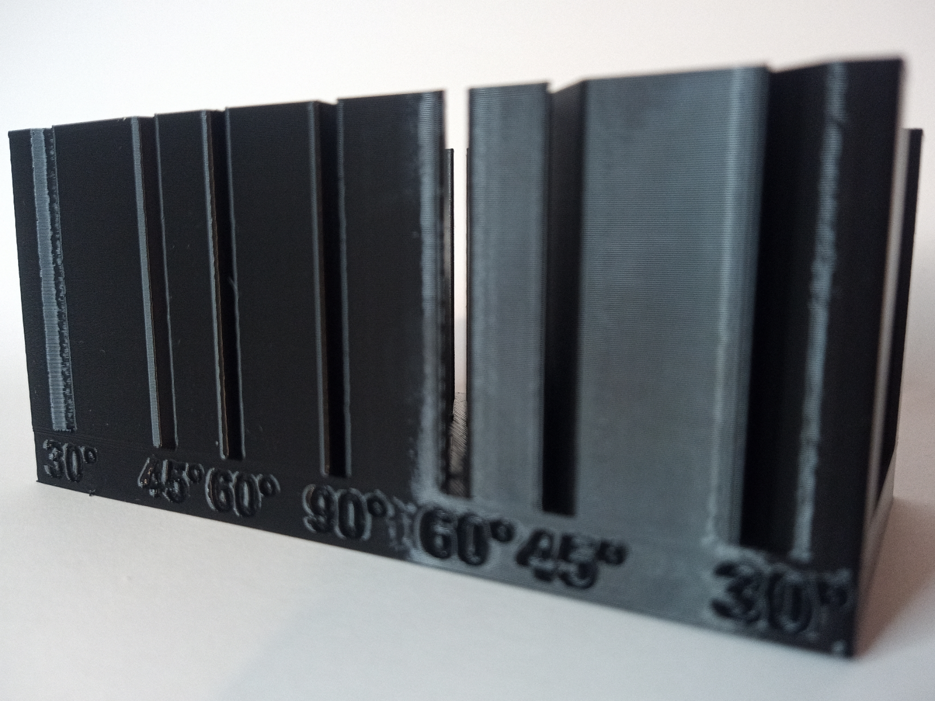 Saw cut guide angle (miter box))