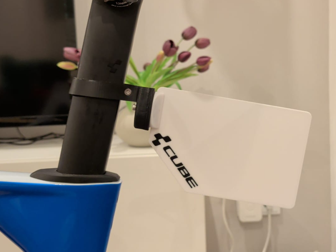Aero-Startnummernhalter mit Garmin Varia V2.0