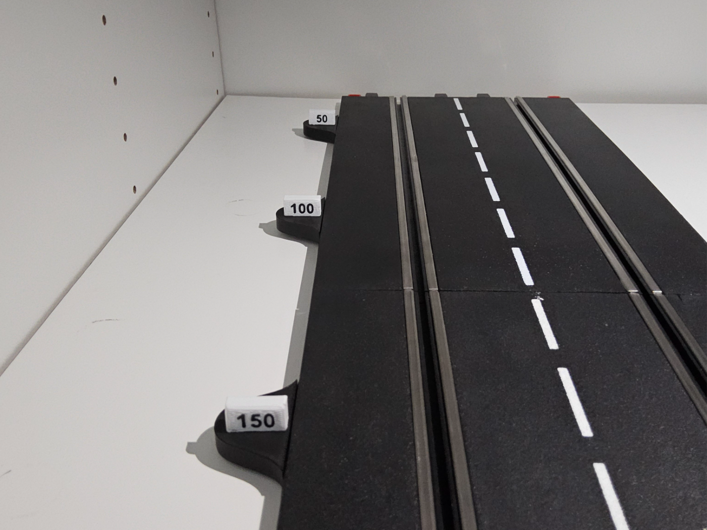 Carrera Slotcar Bremsschilder tief