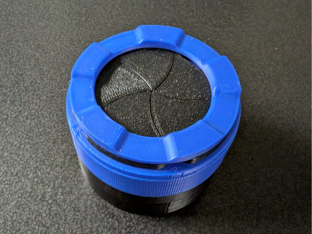 Irisbox with raisable bottom
