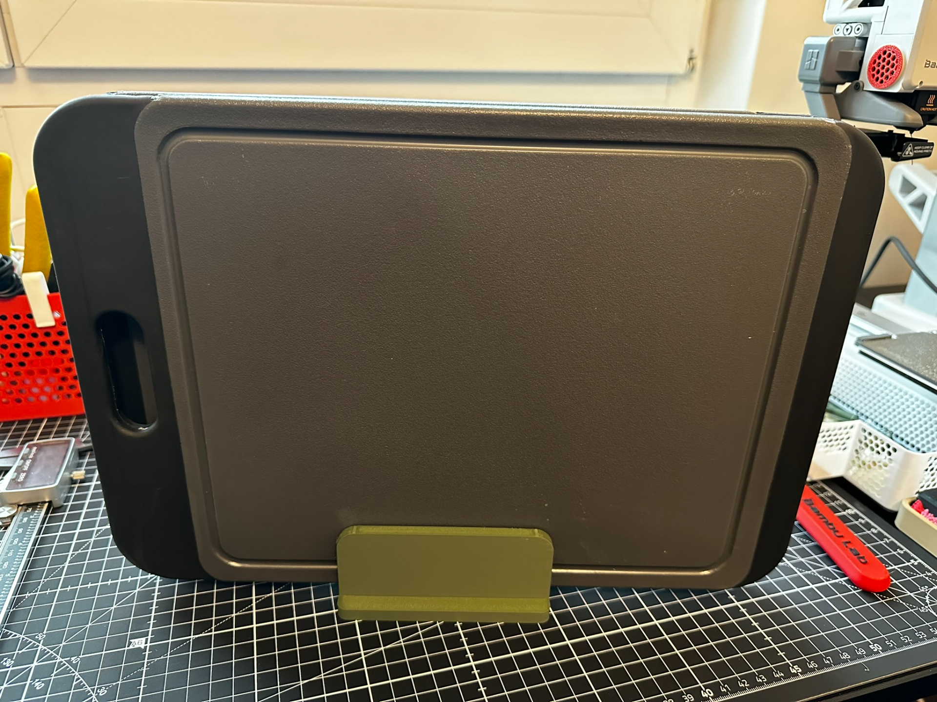 Simple double cutting board holder