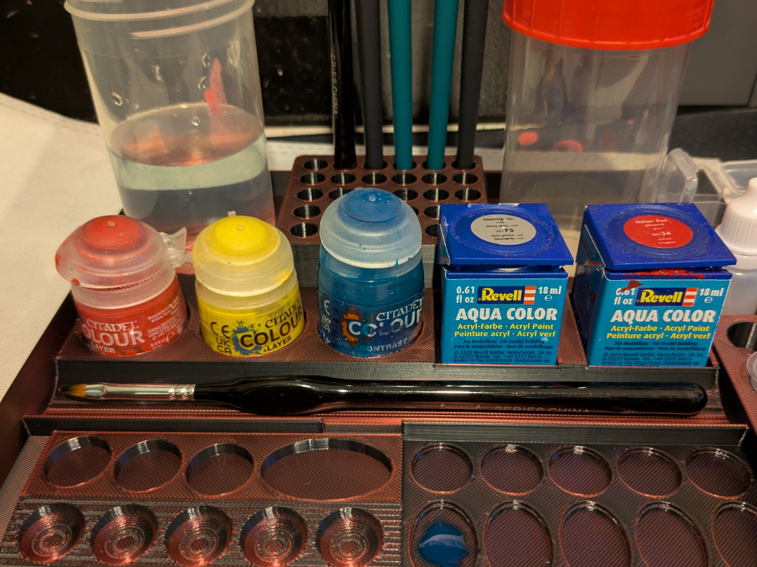 Paint Station für Revell und Citadel Farben