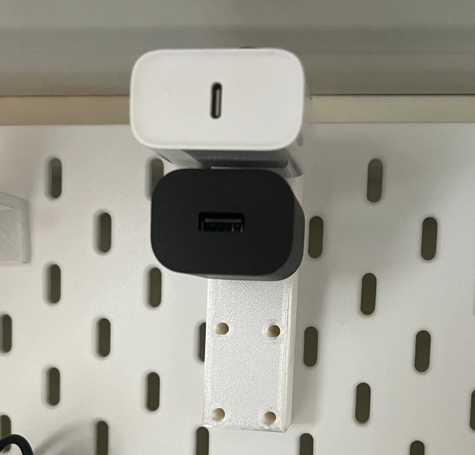 Skadis USB Ladeadapterhalter