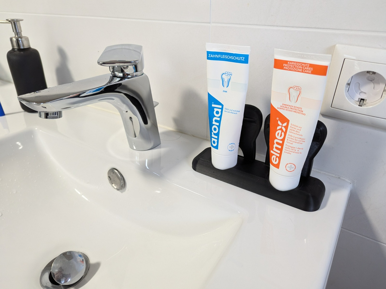 Toothy Twisters: The Ultimate Toothpaste Squeezers