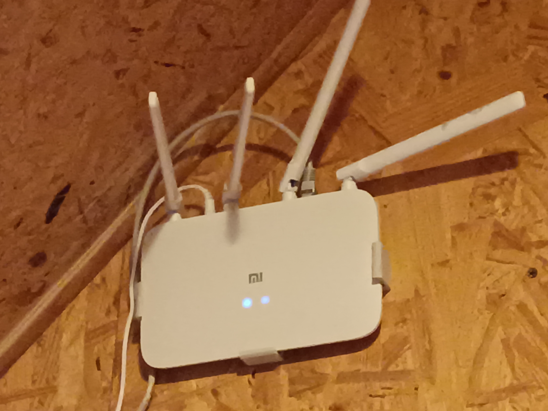 Xiaomi Mi Router 4A Gigabit Edition wall mount