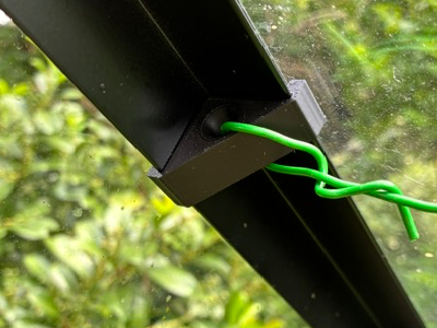 Greenhouse (halls) window bracket