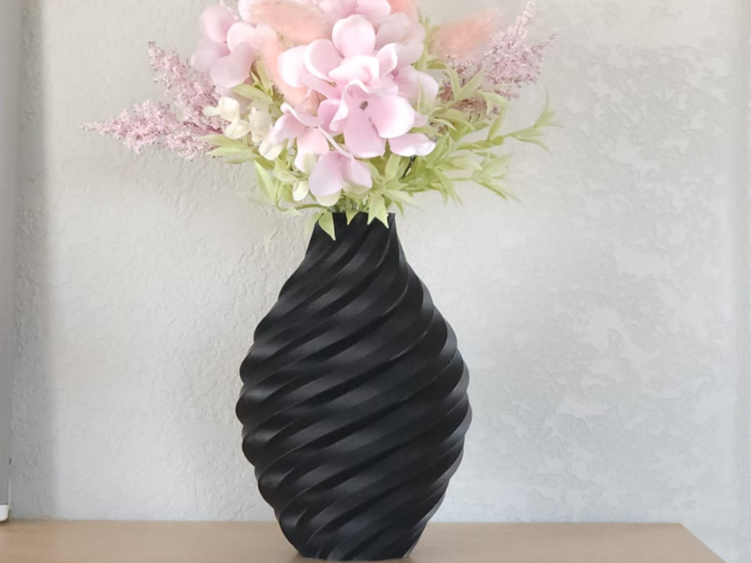Noir Helix Vase