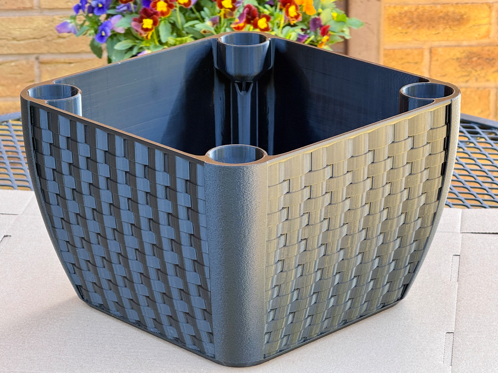 Hanging Basket / Planter - Basket Weave Appearance