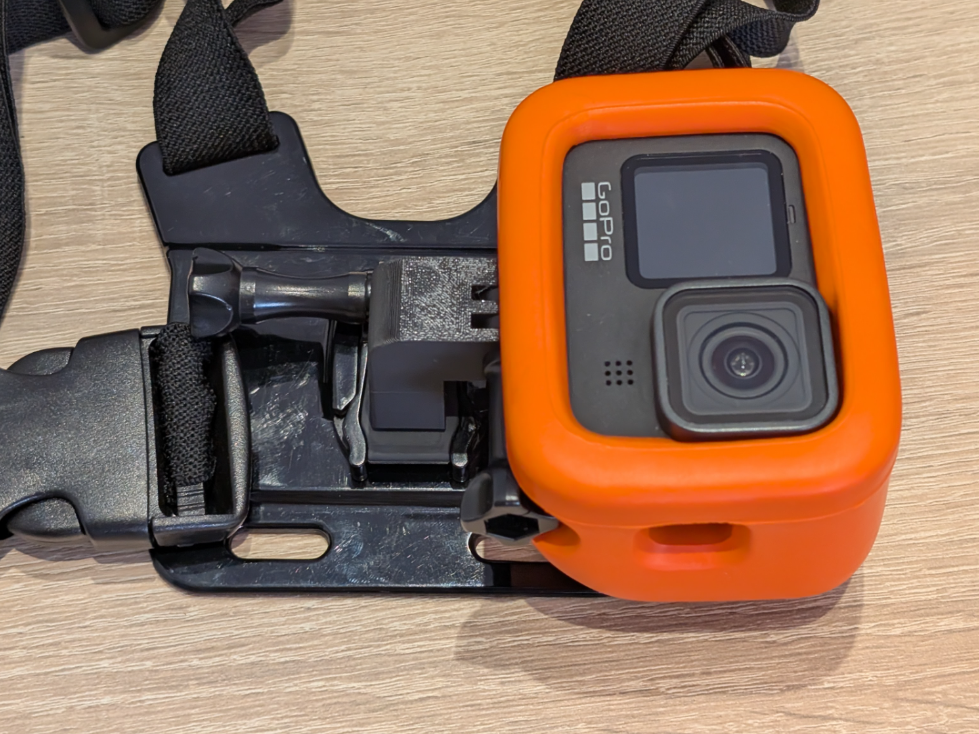 Soporte para poner la GoPro + Floaty en vertical