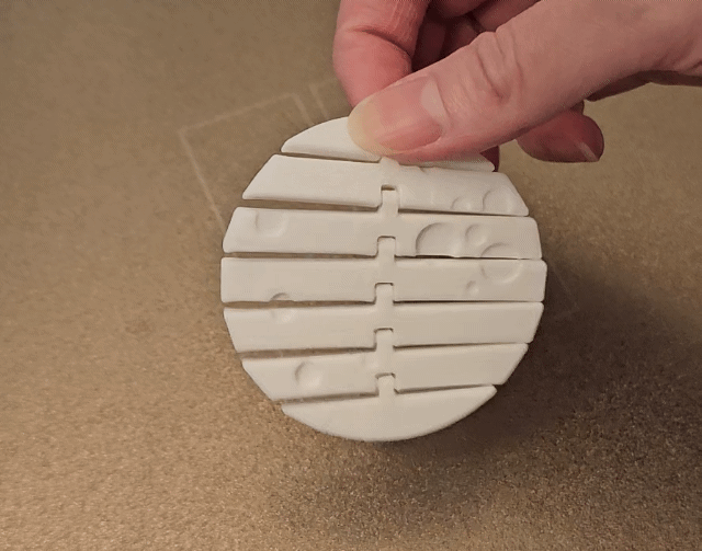 Articulated moon | Flexible fidget toy
