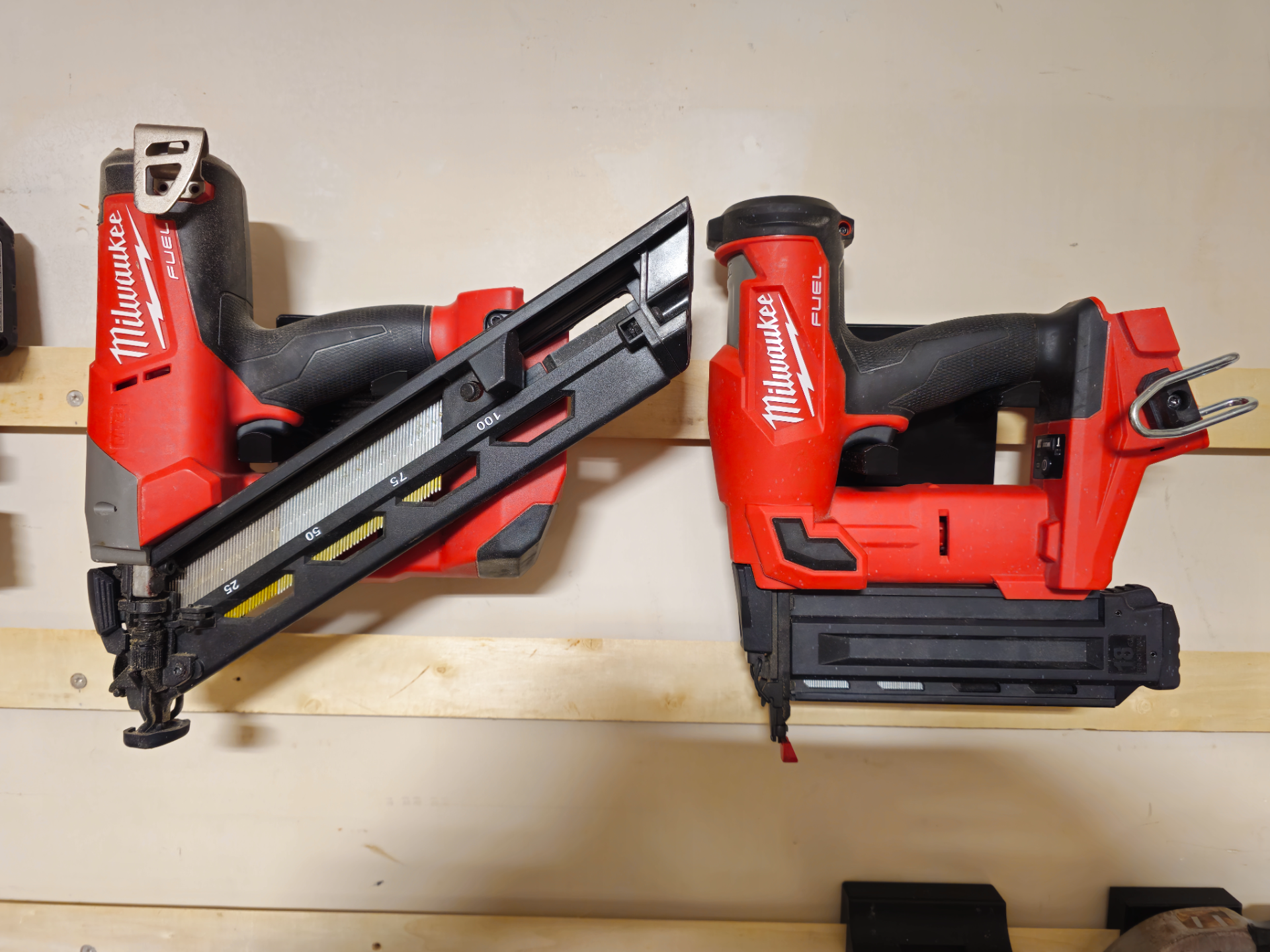 Cleat Hanger for Milwaukee 18 and 16 Gauge Nailer