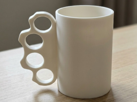 Brass Knuckle Mug (Mug Poing Américain)