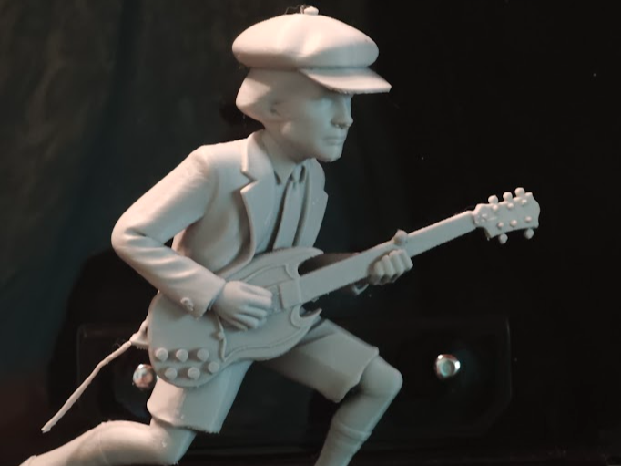 Angus McKinnon Young  2