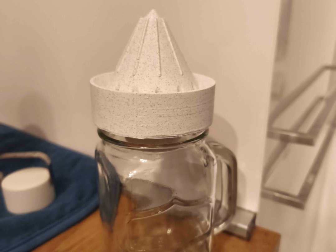 Lemon juicer - jar adapter