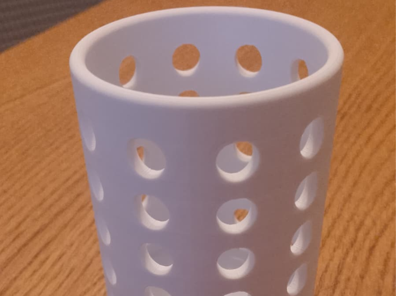 Crayon or pencil holder container / desk organiser
