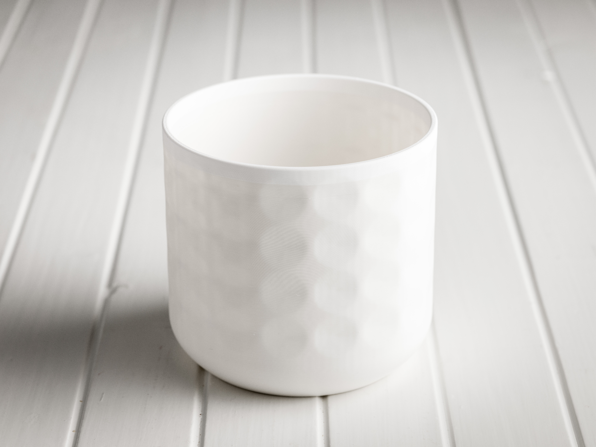 Plantpot with circles pattern.