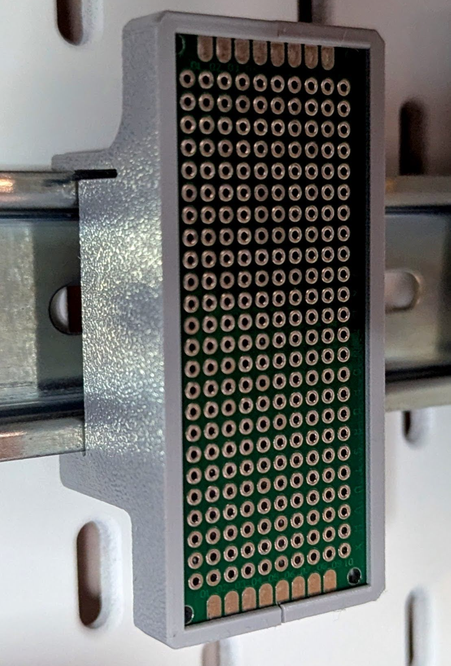 DIN Rail PCB Holder (OpenSCAD Customisable)